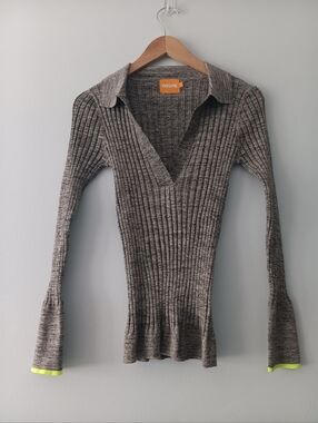 WISPR Gray Ribbed V Neck Polo Top Neon Trim Flared Sleeve Fitted Stretch S